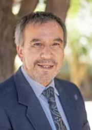 foto profesor de arte y tecnología